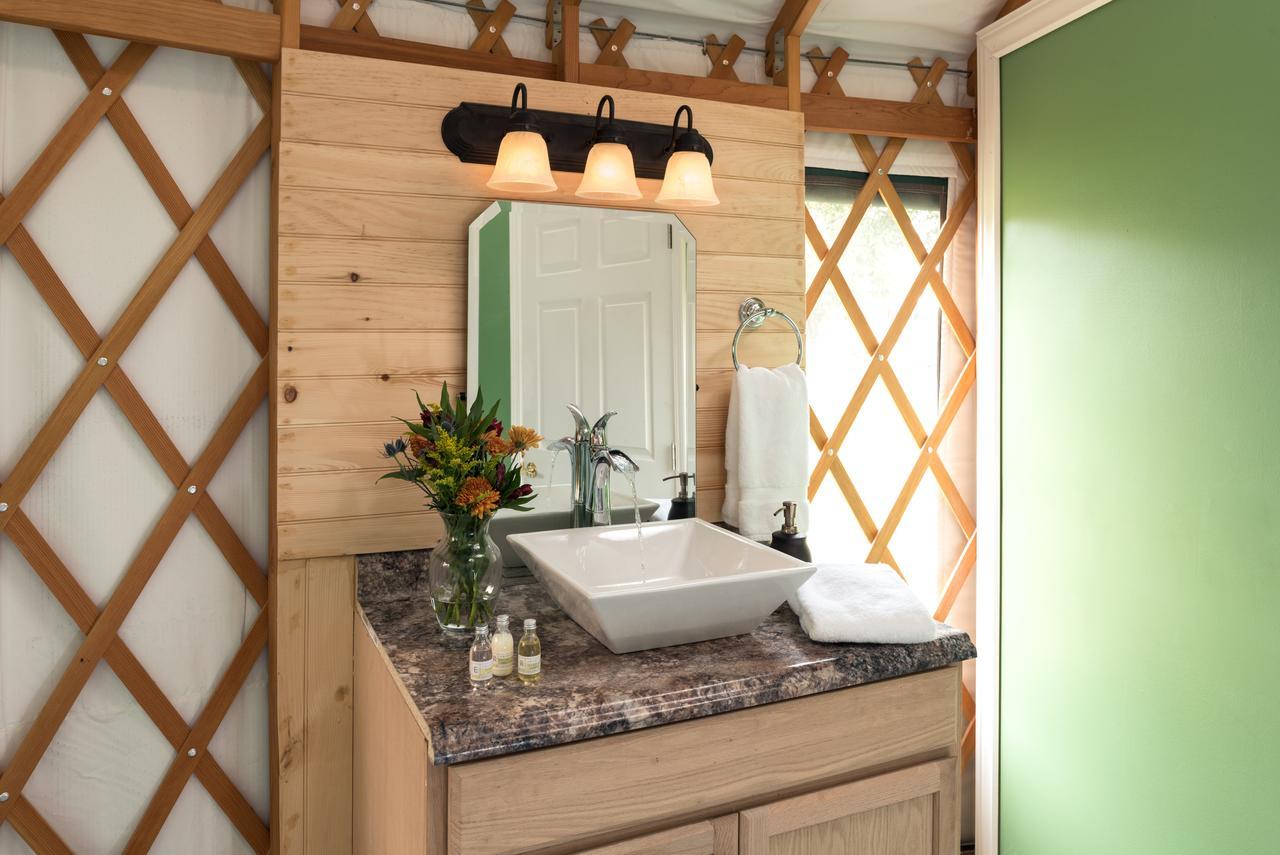 Yale Manor B&B & Yurt Glamping Exteriör bild