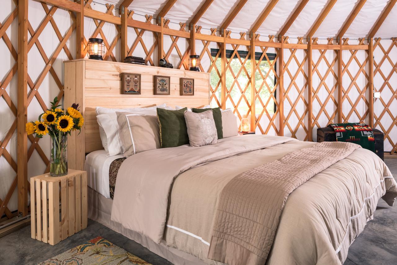 Yale Manor B&B & Yurt Glamping Exteriör bild