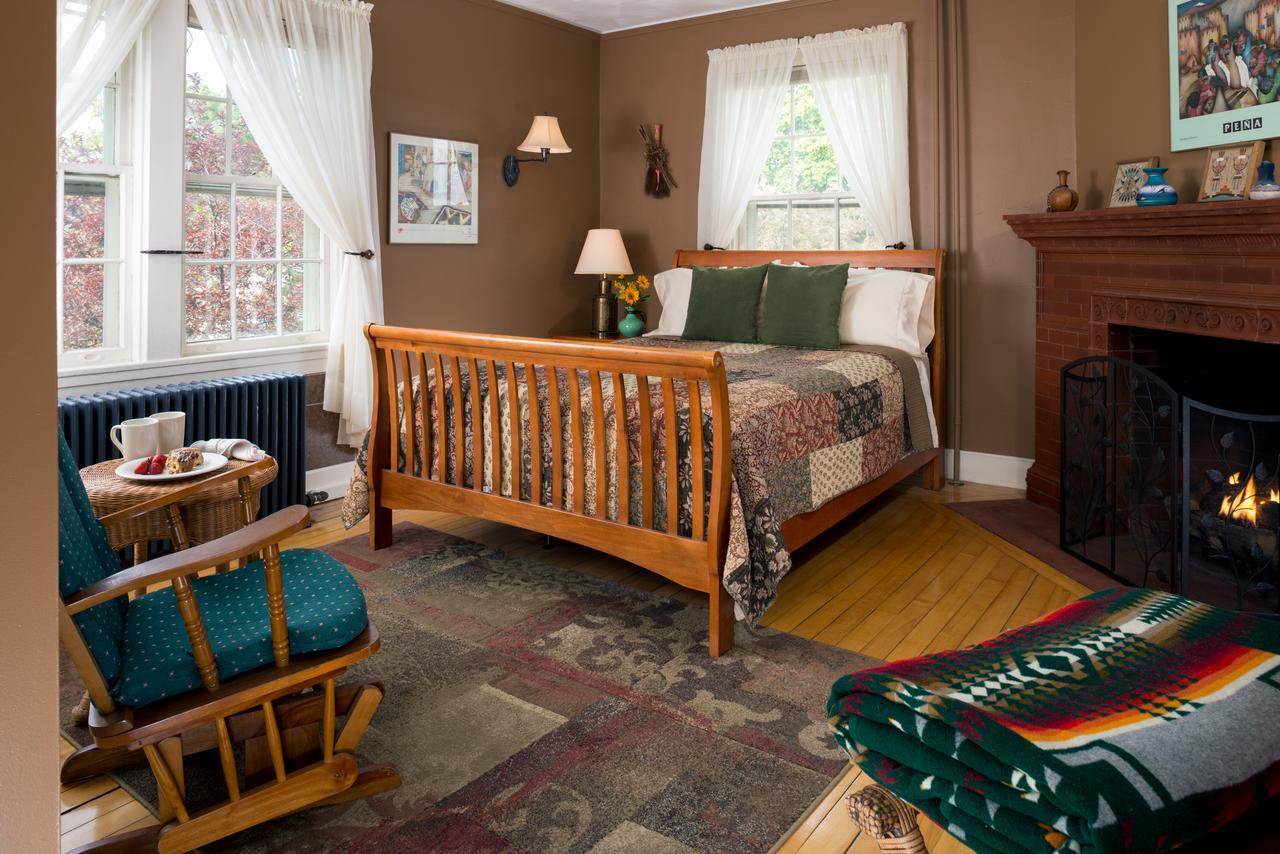 Yale Manor B&B & Yurt Glamping Exteriör bild