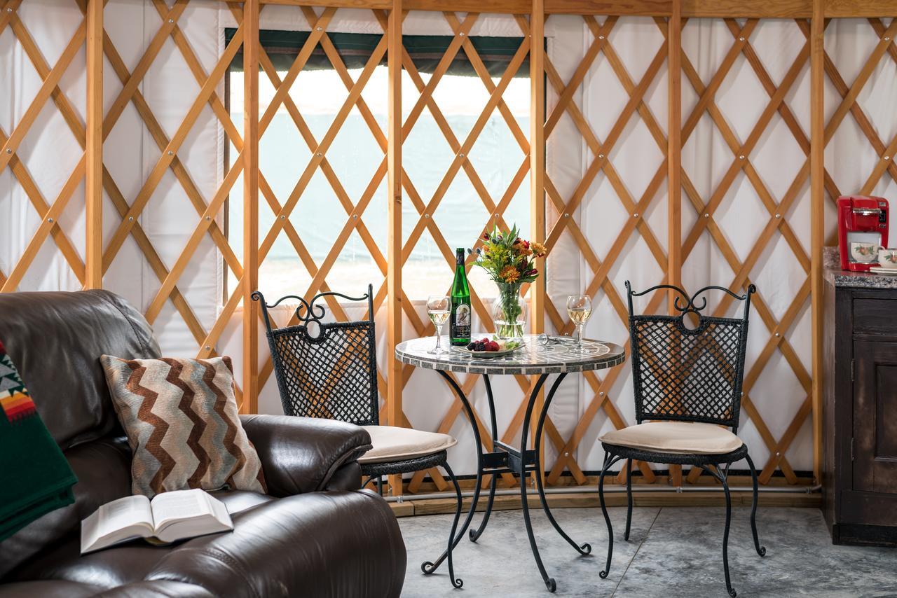Yale Manor B&B & Yurt Glamping Exteriör bild